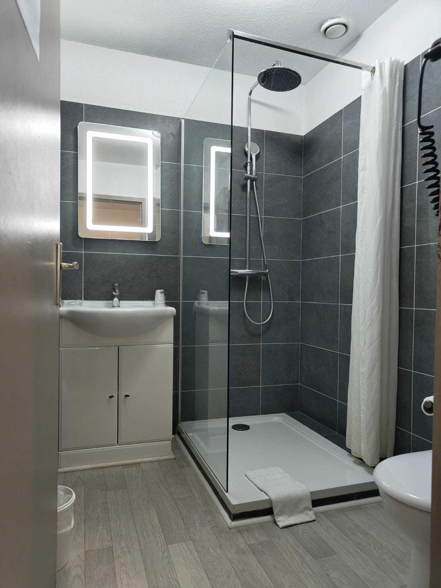 Hôtel Les Alizés Puget-Théniers Quarto foto